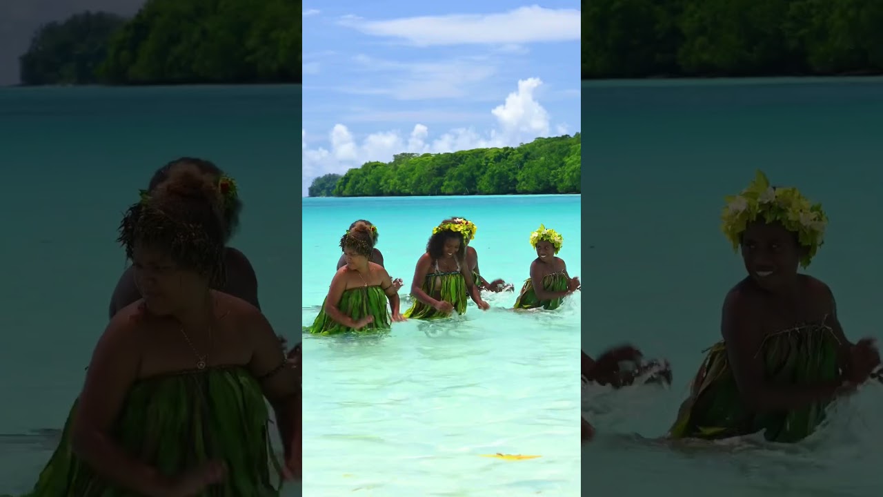 What a way to start our week in Espiritu Santo with a magic morning at Champagne Beach! ☀️🌴🐠🥂😍