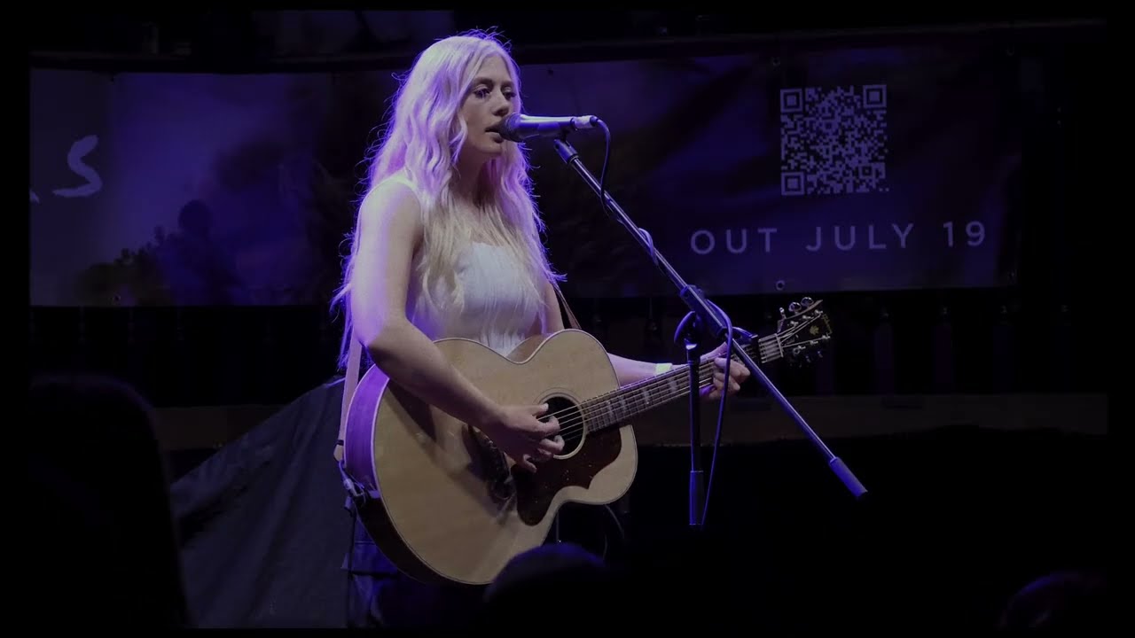 Sara Berki - Out of Oklahoma (Lainey Wilson Cover)