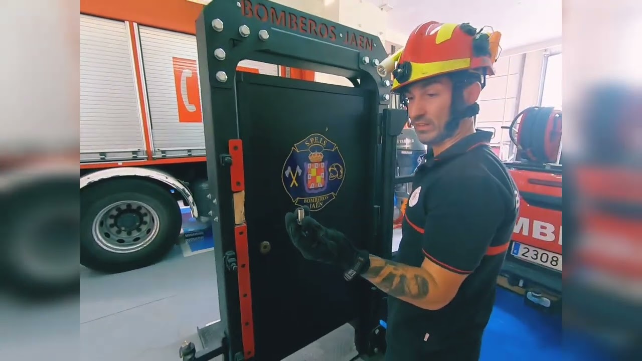 Apertura vivienda por mirilla, Bomberos Jaén