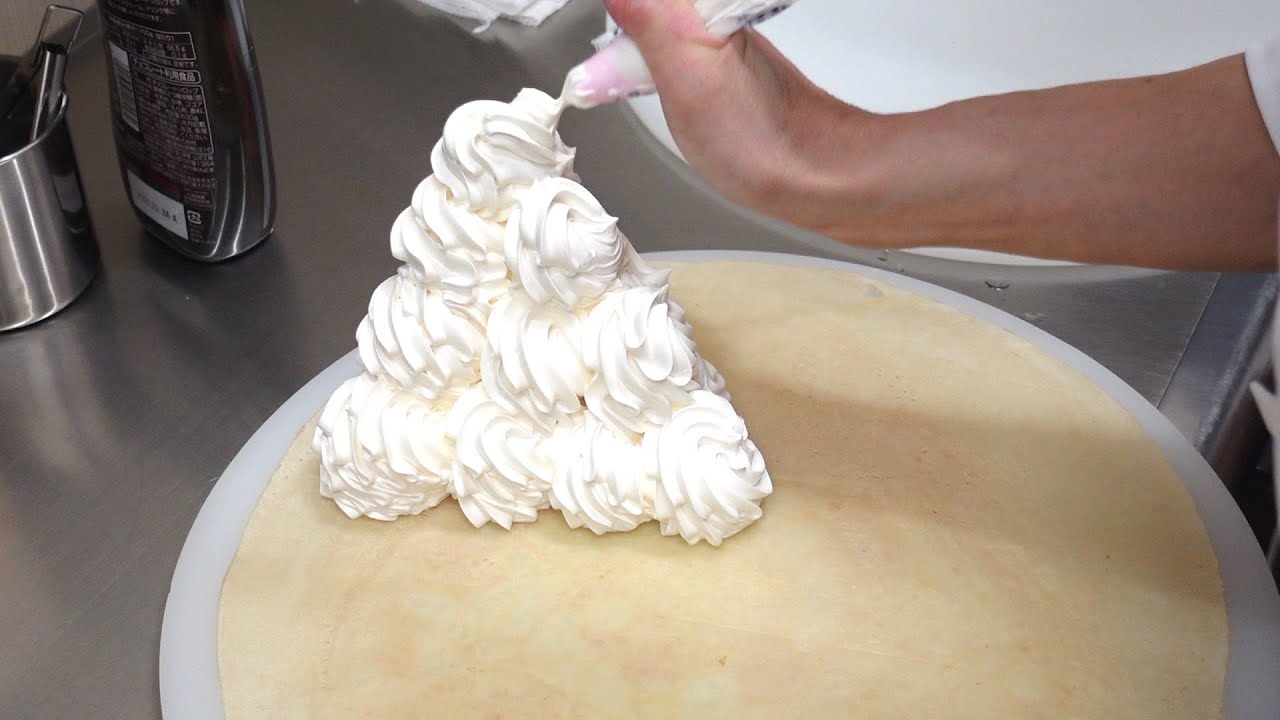 【生クリーム天国】生クリーム1リットル使った結果ピラミッドみたいなクレープができちゃったwwwww