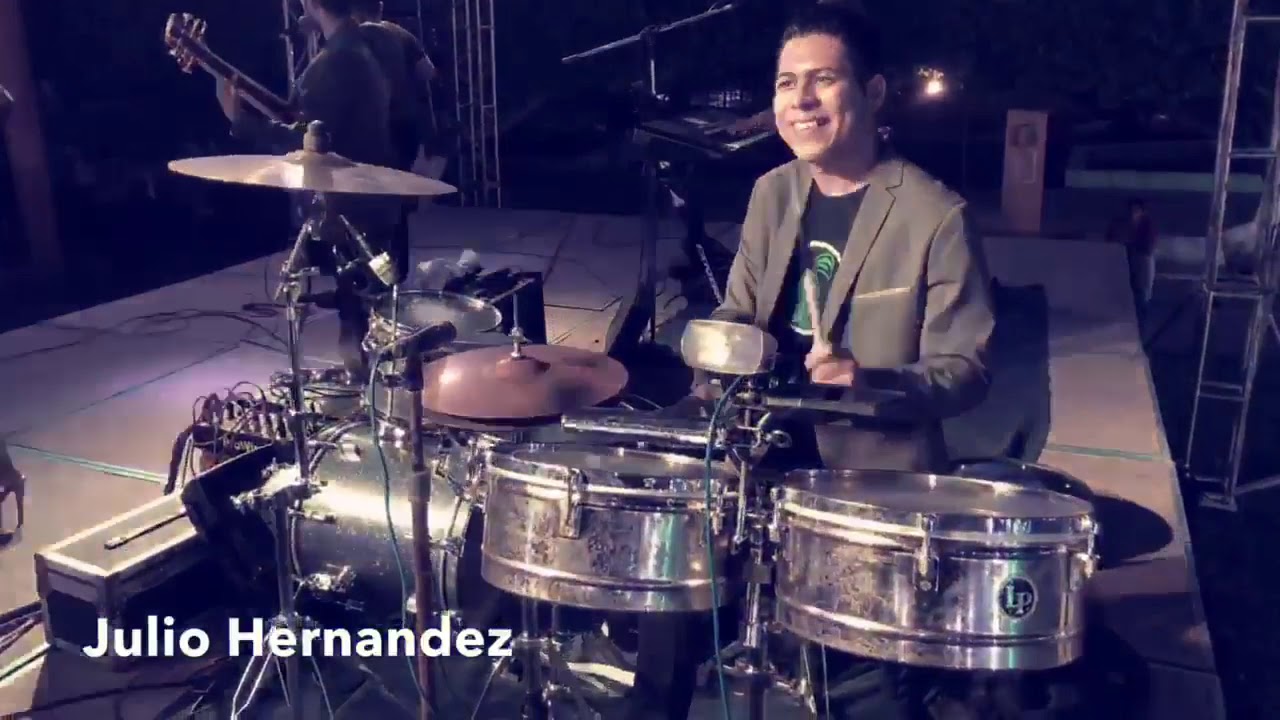 Tocando cumbia