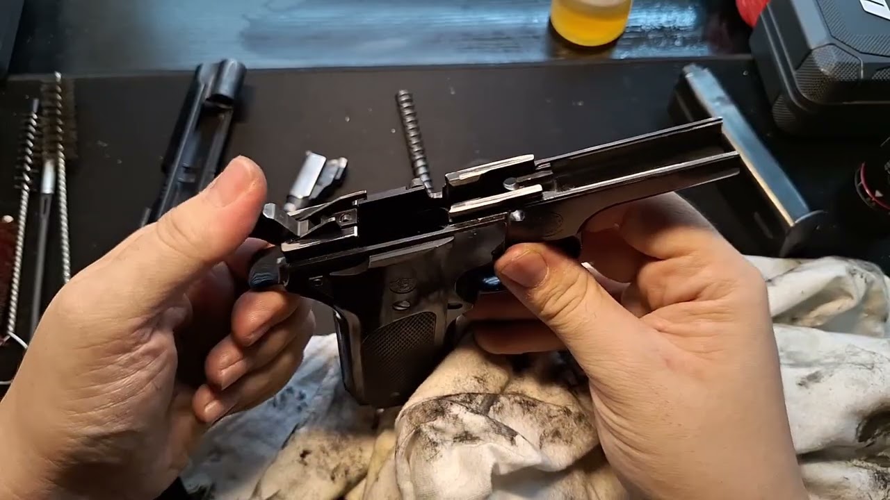 Smith and Wesson 59 9 мм — Разборка и чистка