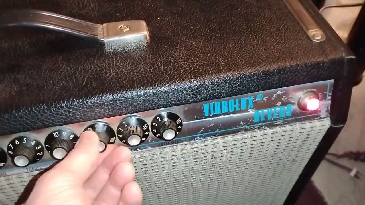 Demo of 1974 fender Vibrolux Reverb amp