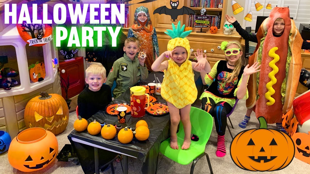 Costume Party & Spooky Haunted House Halloween Skit