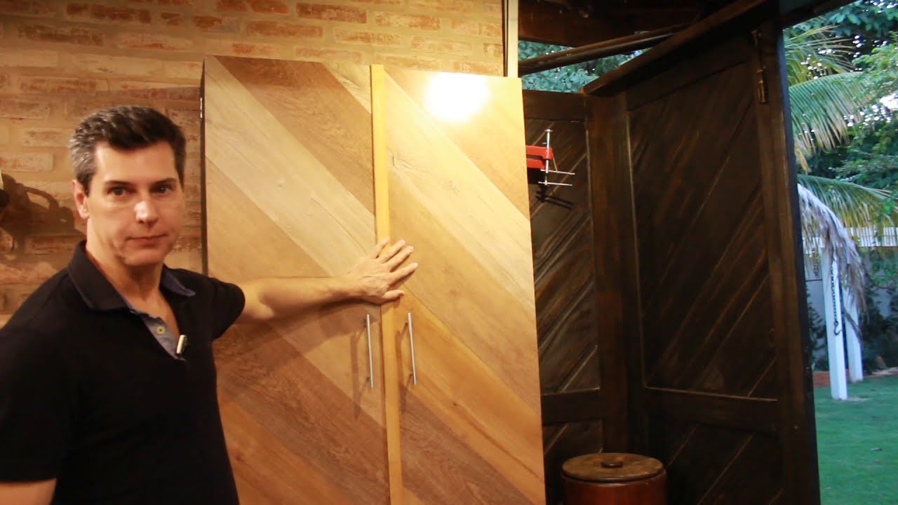 Porta de armário com piso laminado. Reaproveitamento de material.