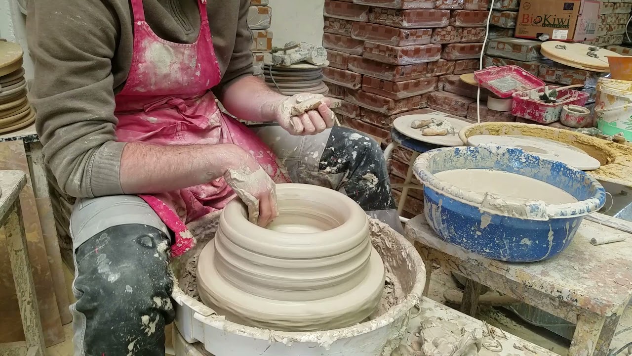 Tournage de 10kg d'argile en une fois: grand pot de fleur :)