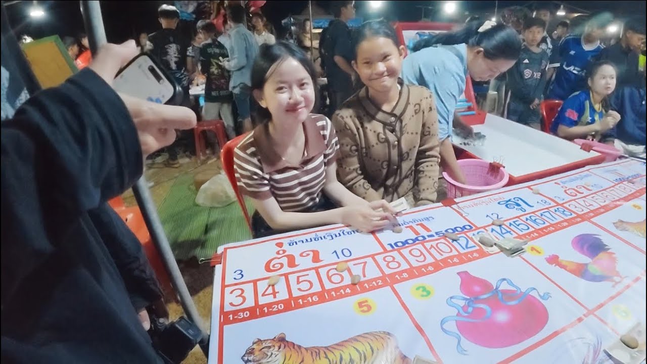 พาชมงานบุญฝั่งลาว แทงปูปลาเต้ากับสาวลาว|ພາຊົມງານບຸນຝັ່ງລາວແທງປູປາເຕົ້າກັບສາວລາວ