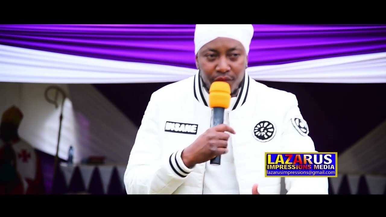 karwimbo Mukurinu moved the crowd with a powerful vote of thanks during his dad's burial