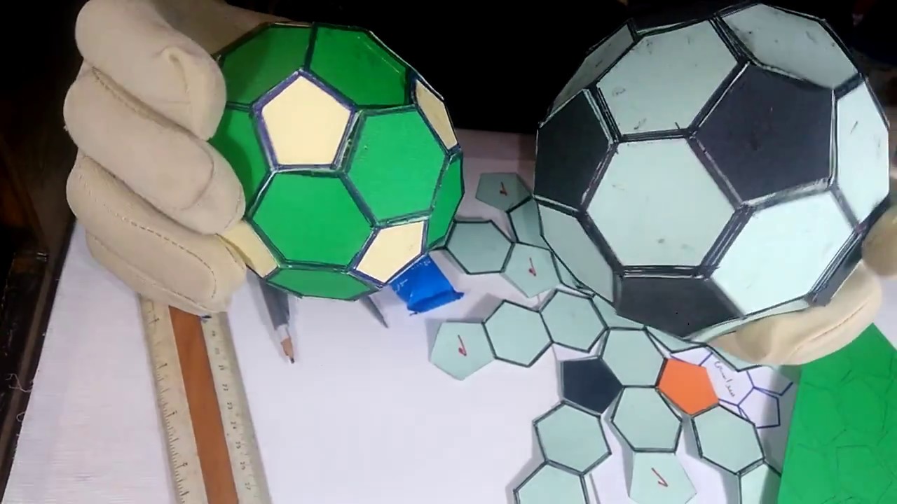 كيف تصنع كرة قدم بالكرتون الملون How to make a foootball