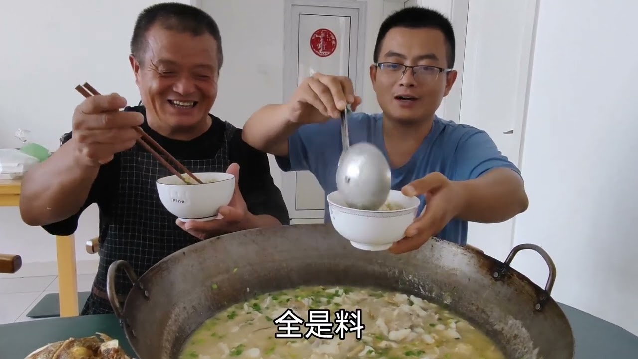 760買條深海“大土怪”，剔魚肉做粥，魚骨椒鹽，壹桌人贊不絕口