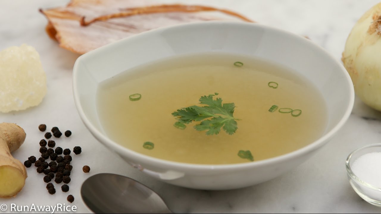 Как приготовить насыщенный и ароматный свиной бульон (Нуок Лео)