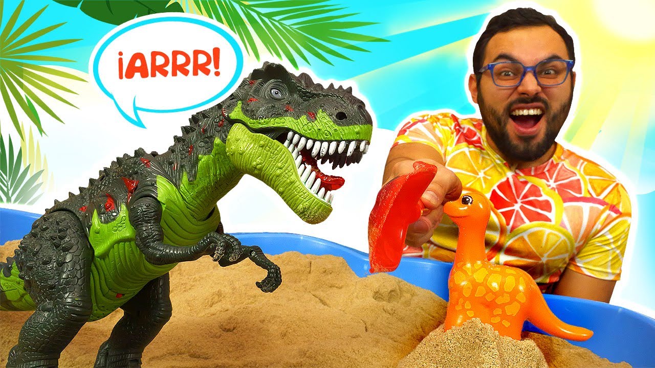 &iexcl;El dinosaurio est&aacute; a punto de atacar! Video de dinosaurios de juguete para ni&ntilde;os en espa&ntilde;ol
