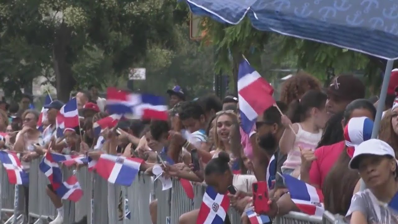 Bronx Dominicans fill Grand Concourse for 2025 'Gran Parada Dominicana'