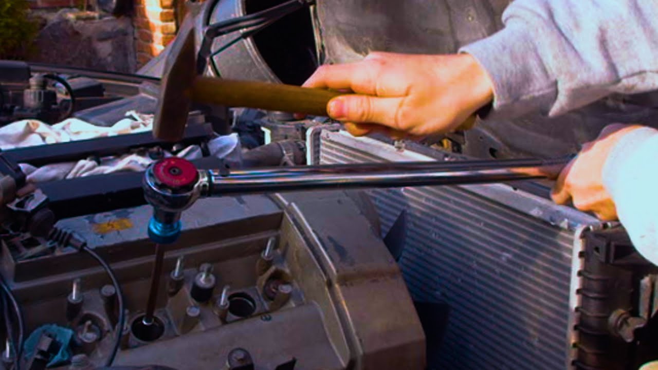 How to remove seized spark plugs (hammer trick)