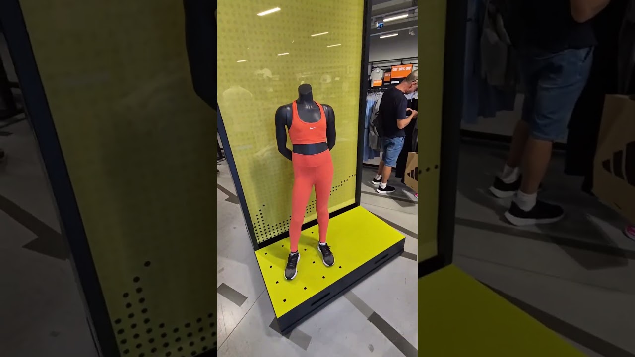 Магазин Nike в Аутлет центр Serravalle Designer Outlet, Милан, Италия🇮🇹