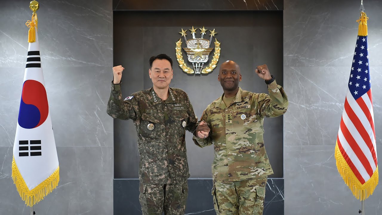 김명수 합참의장, 취임 후 합참 첫 방문한브런슨 연합사령관과 '철통같은 한미동맹' 재확인 및 '연합방위태세 강화 방안' 논의 / 합참 제공