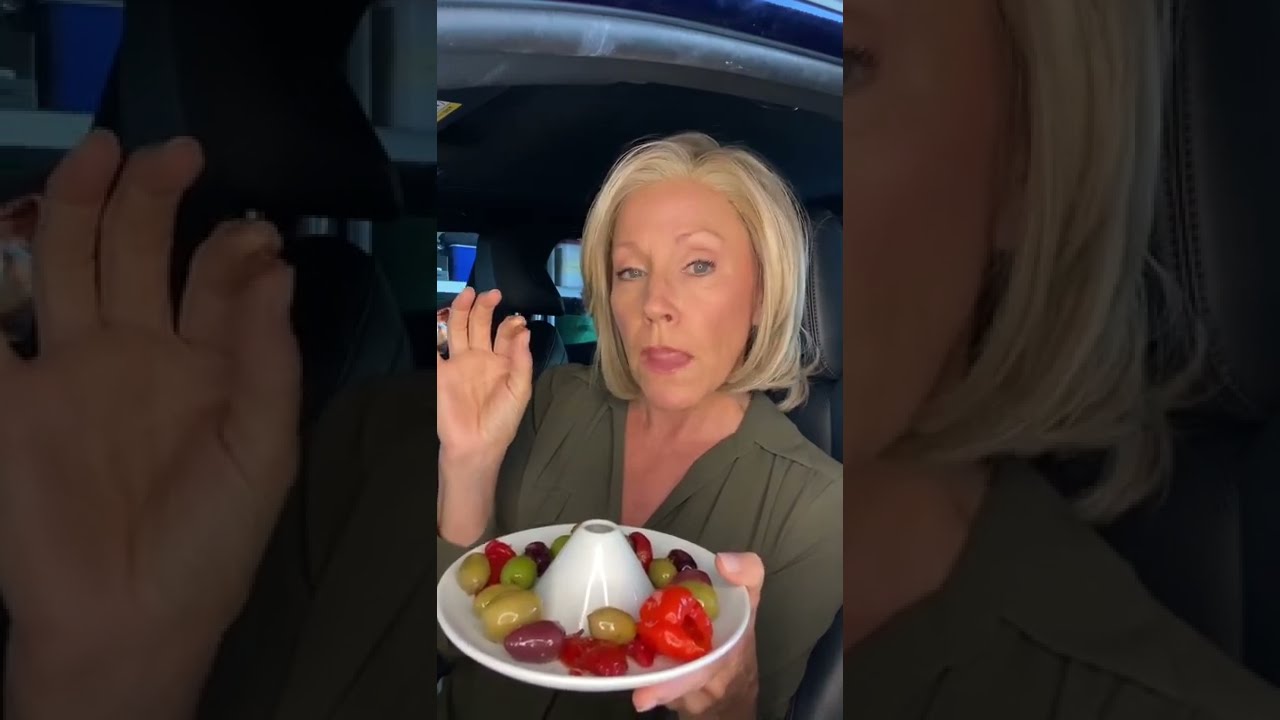 Martha Stewart Shows Off Her Olive Boat (Sketch comedy)