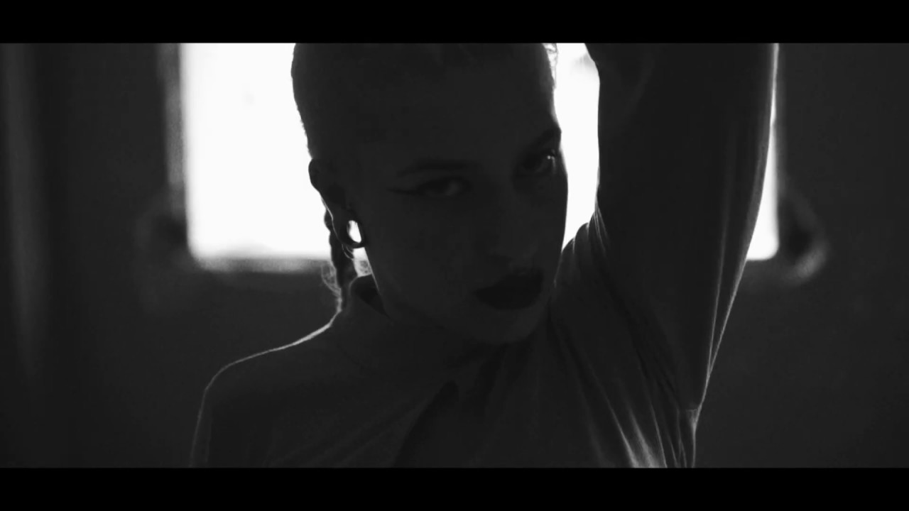 WHITE BUSINESS   DEMASIADO USO