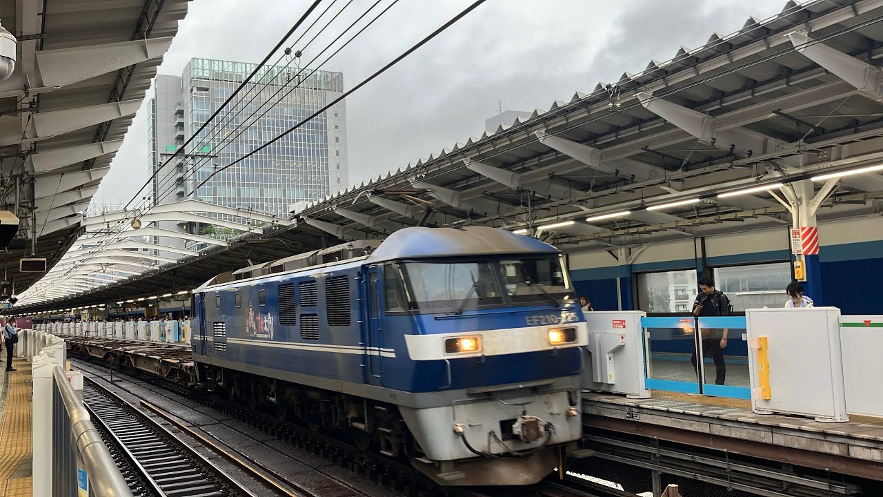【ジョイント音最高！】JR貨物EF210形100番台125号機〔新〕（新塗装）＋コキ16両が関内駅2番線を通過するシーン（2070レ•新A101•コンテナ輸送）