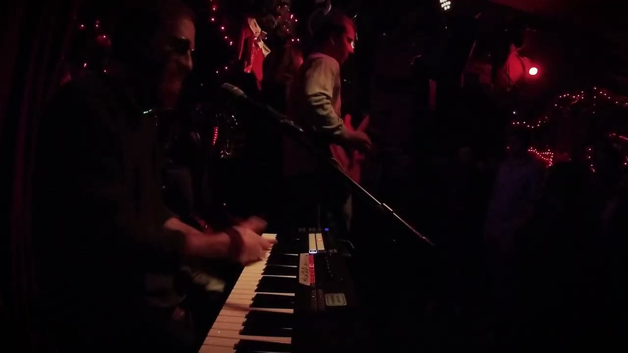 American Darling - Tell The Truth (Derek and the Dominos) live at Madams Organ