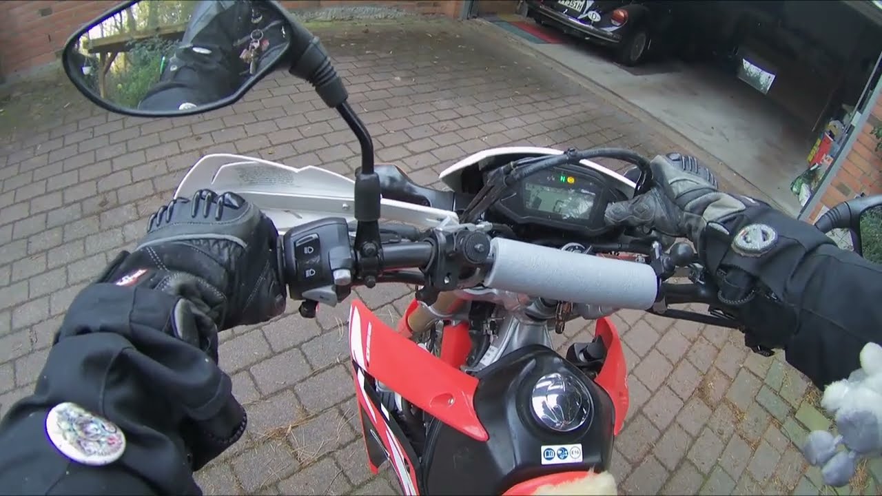 CRF 250 HONDA   zum TÜV....6 Monate zu spät