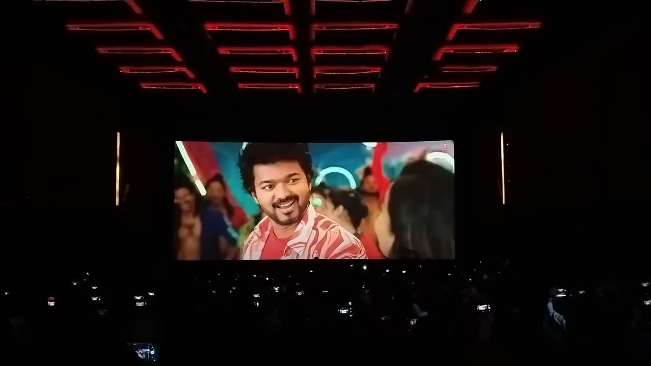 Vijay & Rashmika song (Ranjithame)  Theatre reaction..2022 #vlog #thalapathy #thalapathyvijay