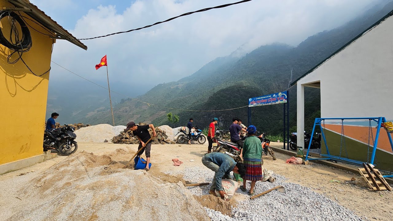 Đường Lũng Hầu T4.B&agrave; Con 24 Hộ Ra Vận Chuyển Vật Liệu Để L&agrave;m Đường.M&iacute; Tủa VLOG 