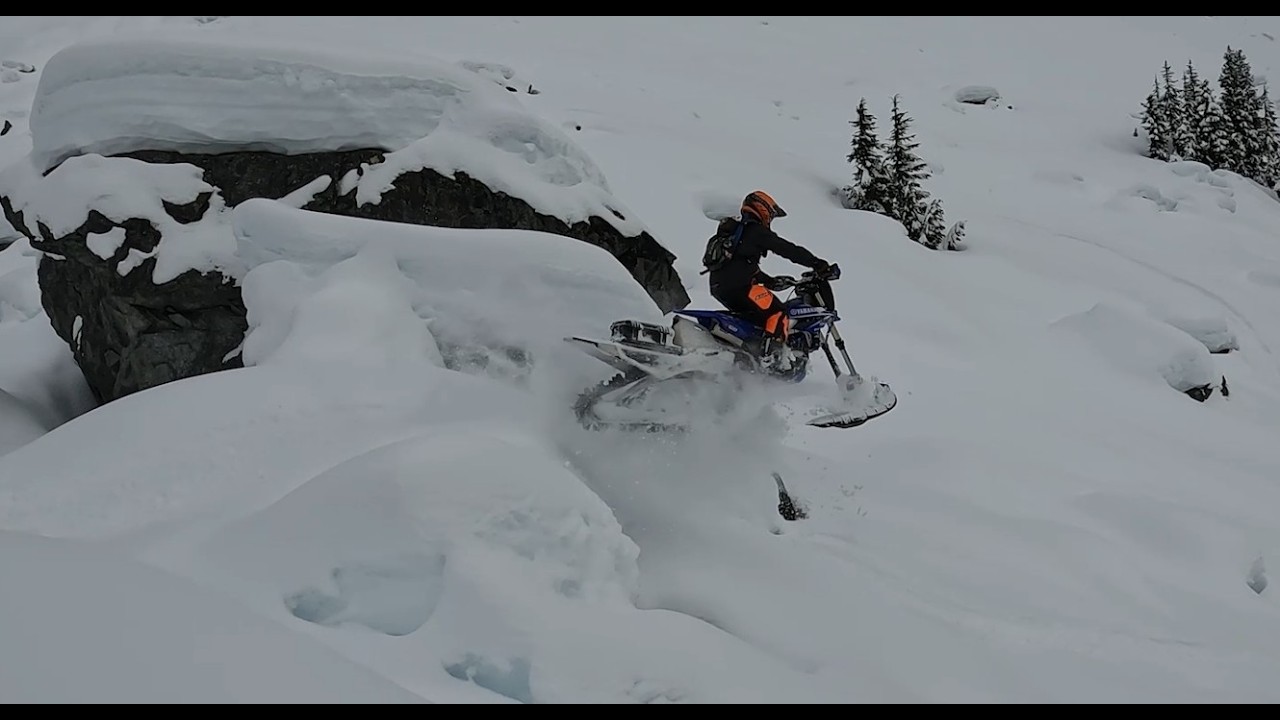 Fresh Tracks #snowbike #yetisnowmx #yamaha #betamotorcycles