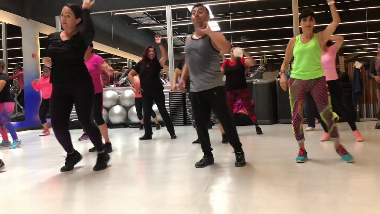 Bailando solo se vive una vez de Azúcar Moreno en power gym de Cuernavaca Morelos