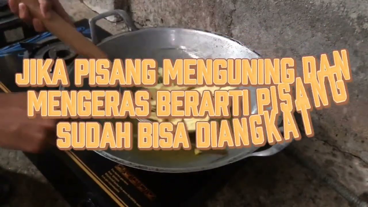 Proses pembuatan kripik pisang khas sapit (KKN PMD UNRAM DESA SAPIT 2)
