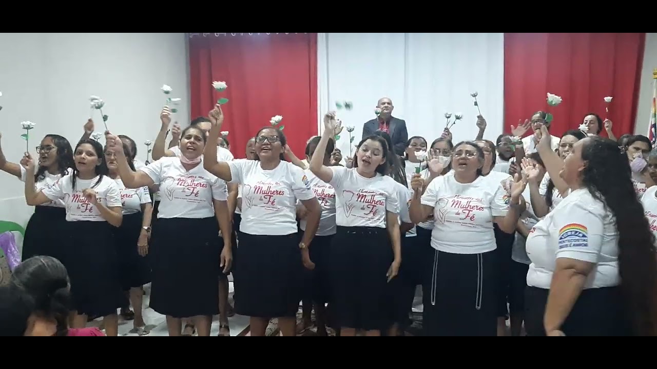 Irmãs da igreja Deus é amor de croatá Louvor: venci Cantora: Vanilda bordieri