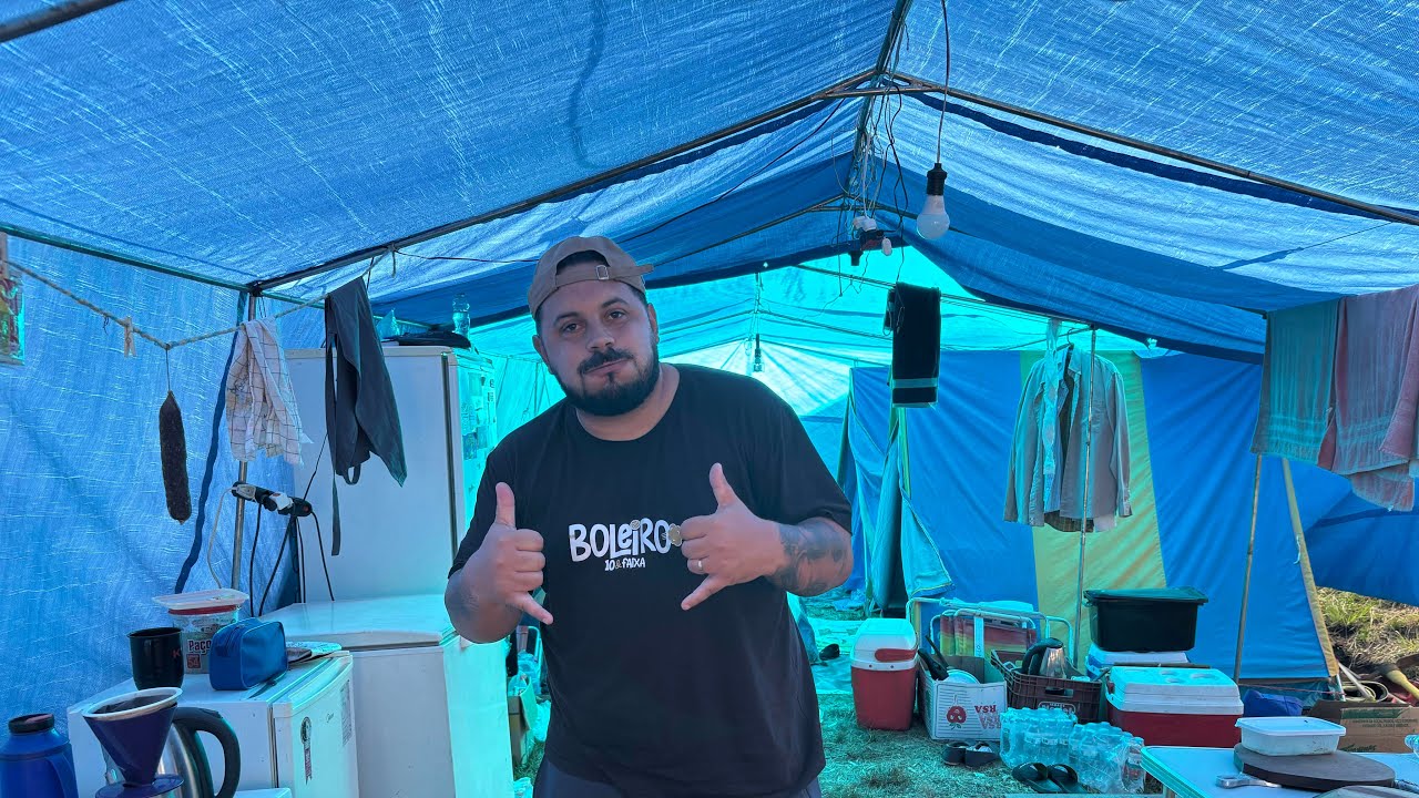 DORMINDO NA BARRACA NA SIMPLICIDADE - O BOLEIRO