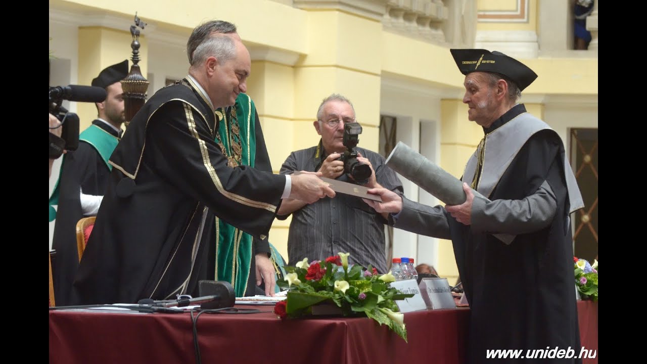 A Debreceni Egyetem 76 éves diplomása