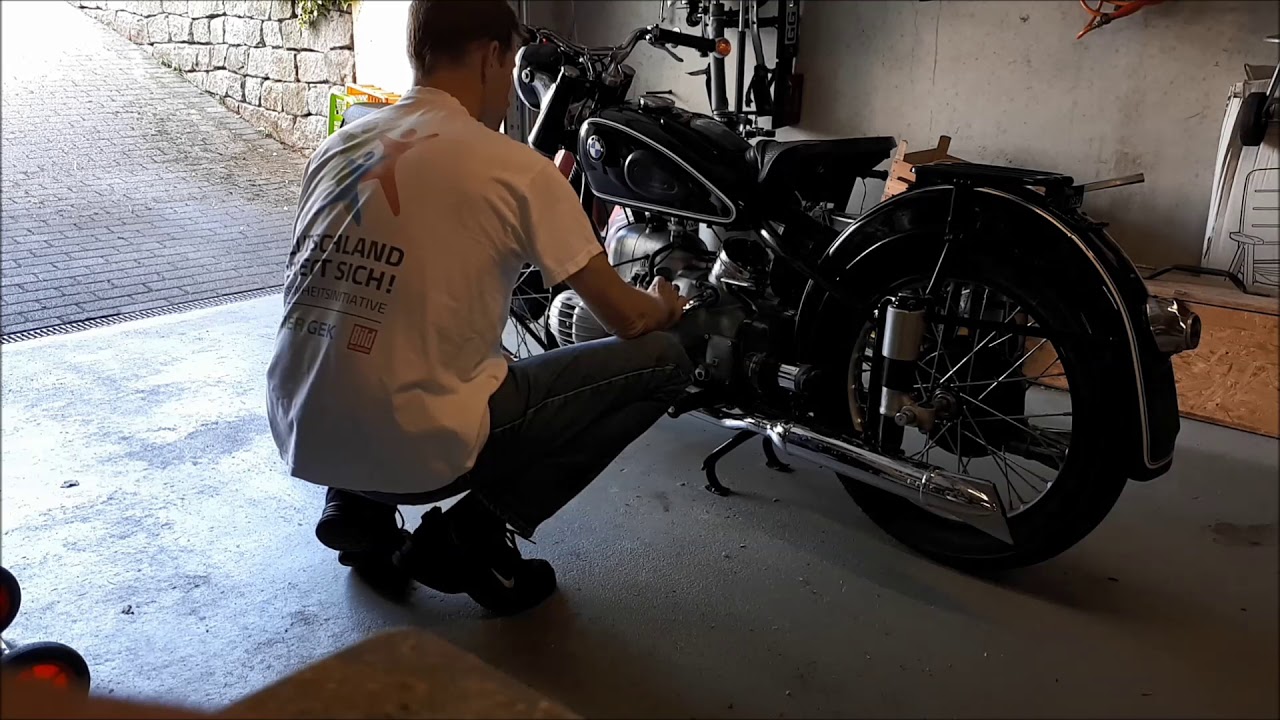 Für Alex :-)  BMW R51/3 wird aus der Garage geholt