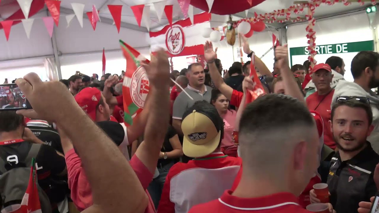 Les supporters de Biarritz et Toulouse s'affrontent en chanson