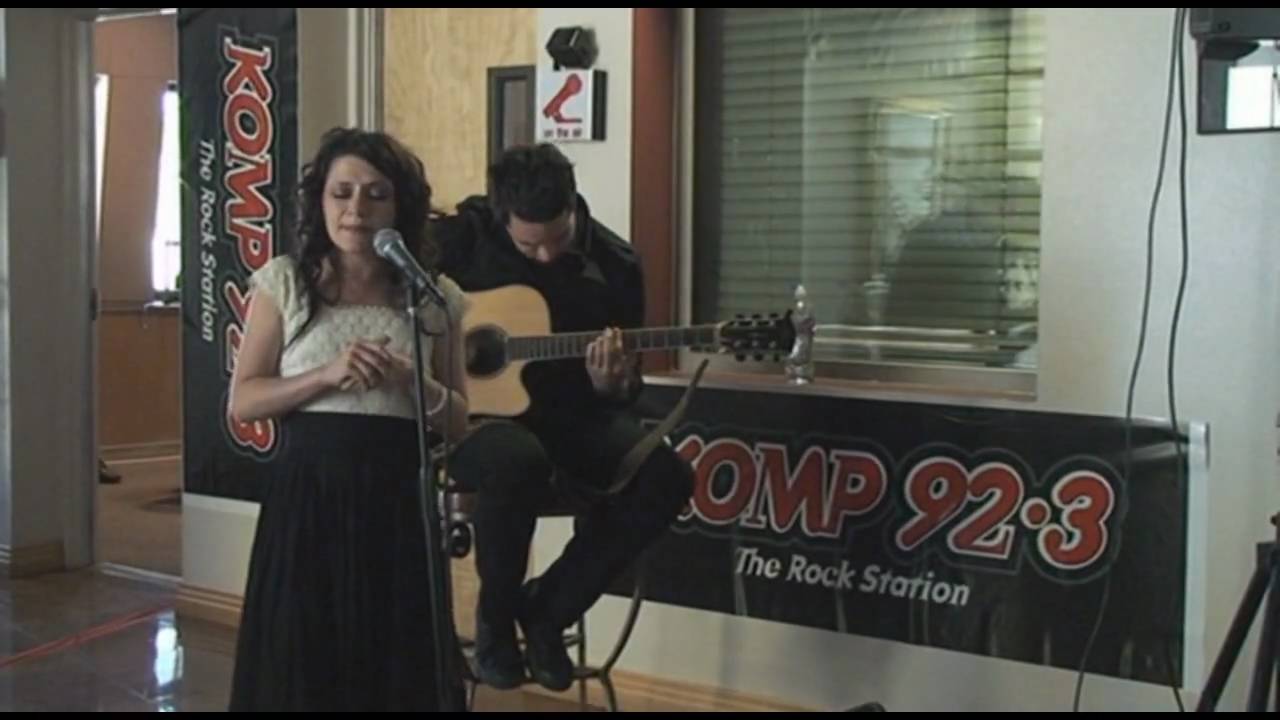 Flyleaf does Missing in KOMP Lobby Concert