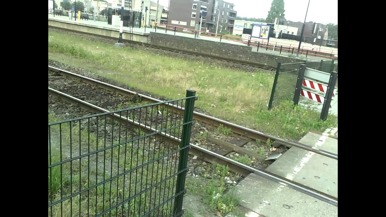 Rurtalbahn D-Loc Class 66 V264 + Freight Train passing @ Railroad Station Geleen-Lutterade!