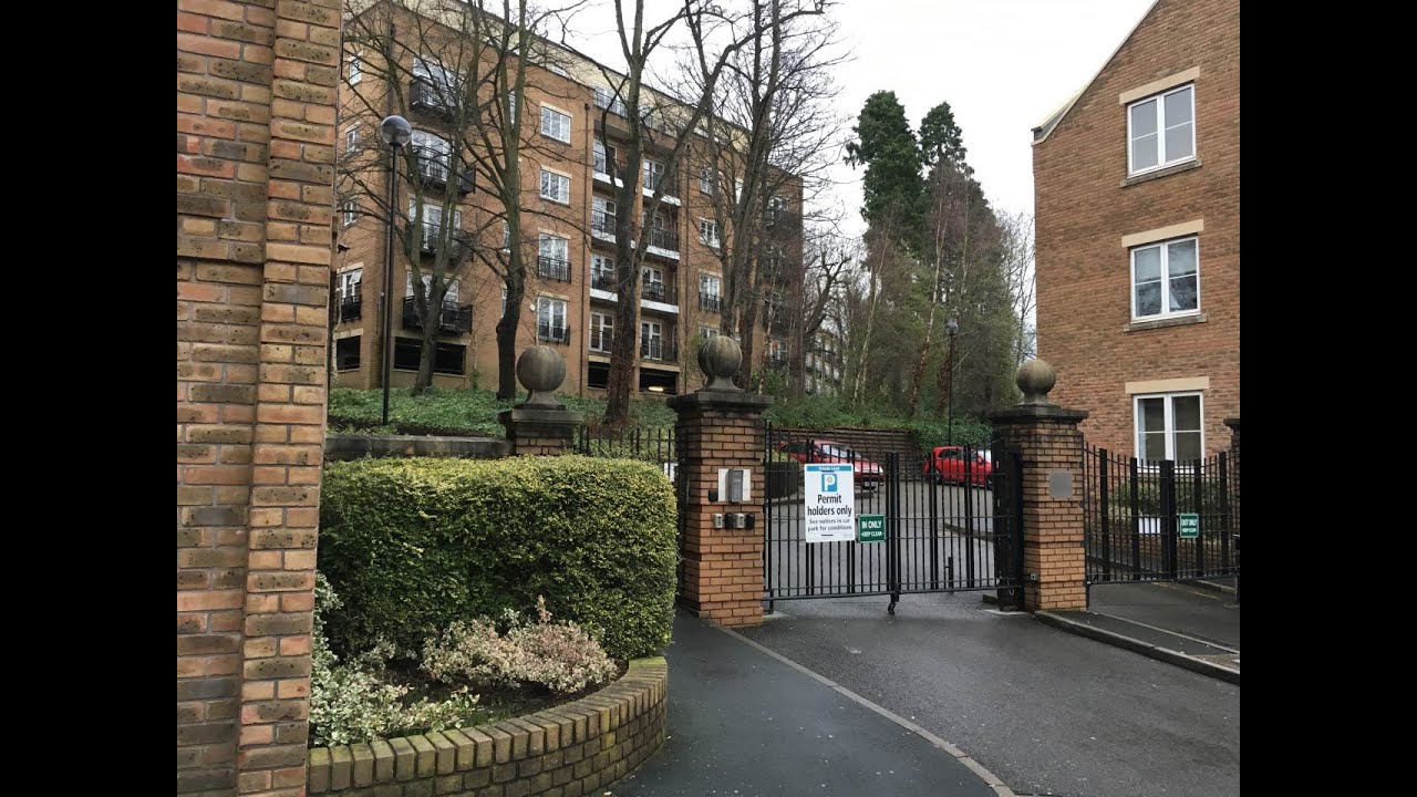TO LET - Caversham Place - 4 Bedroom Town House