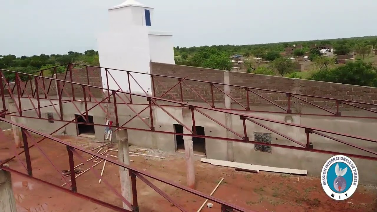 EGLISE LAKIKA EN CONSTRUCTION