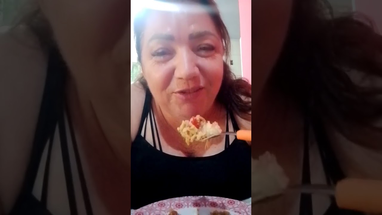 Já em casa pra almoçar.