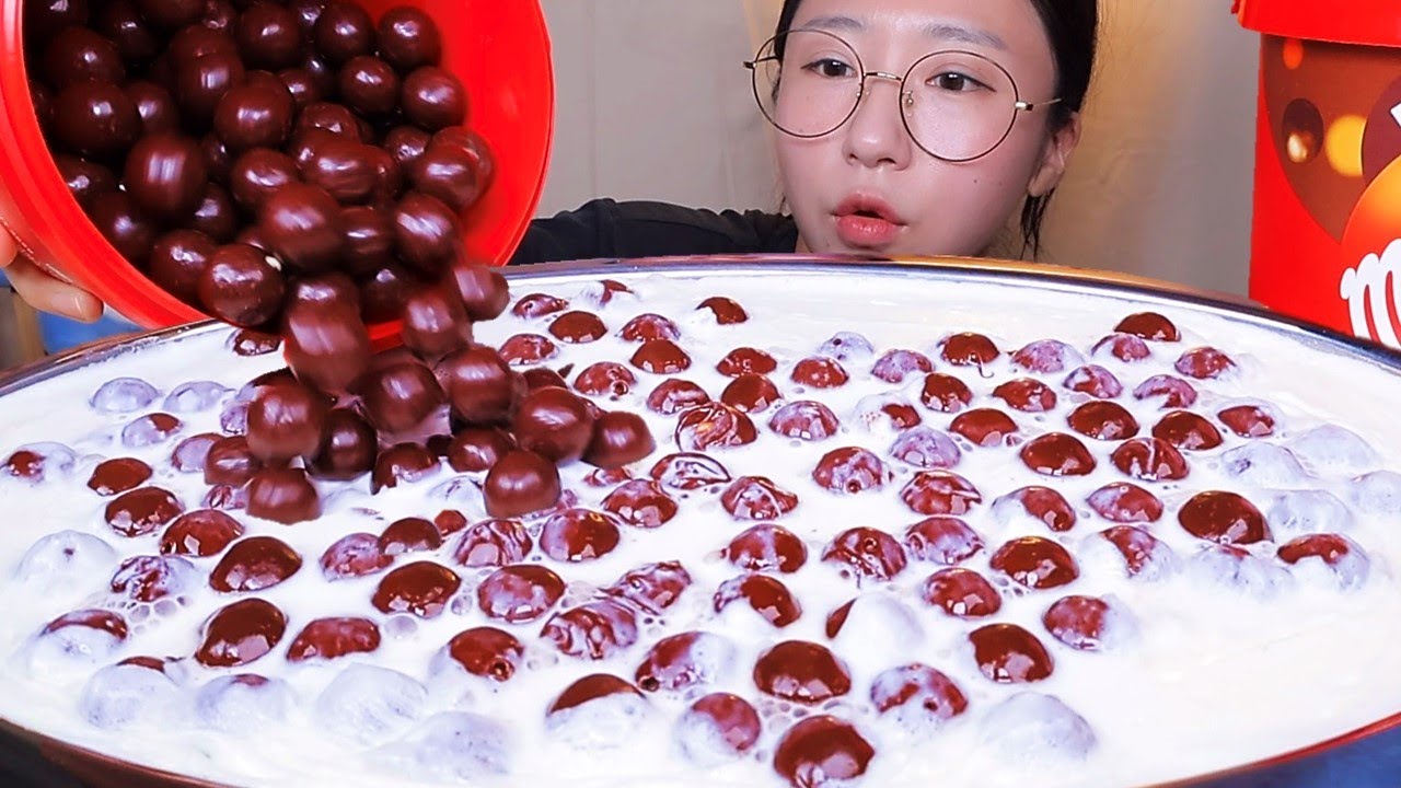 또똣한 생크림 몰티져스🍫 몇년만에 먹는 조합인가..! 따뜻한 생크림 초코볼 디저트 먹방 Dessert Mukbang
