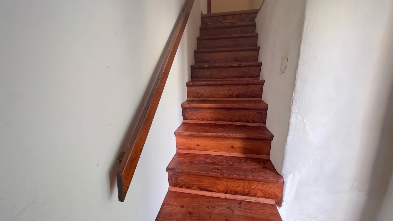 Como restaurar una escalera antigua de madera de pino.