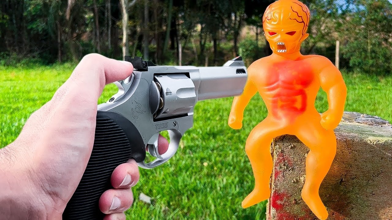 Quantos tiros param o Alien Indestrut&iacute;vel?? 👽