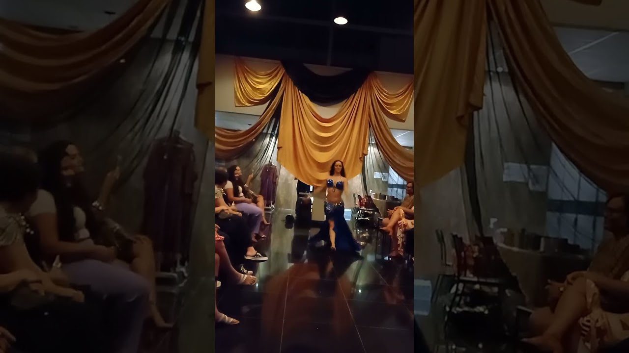 Bellydancer Karol Thayná