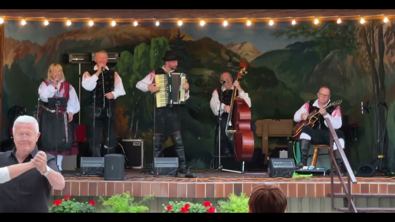 POD ŠPIKOM / EDELWEIẞ POLKA (Avsenik) - RETRO Muzikantje / RETRO Oberkrainer (Hišni trio/ Haus Trio)