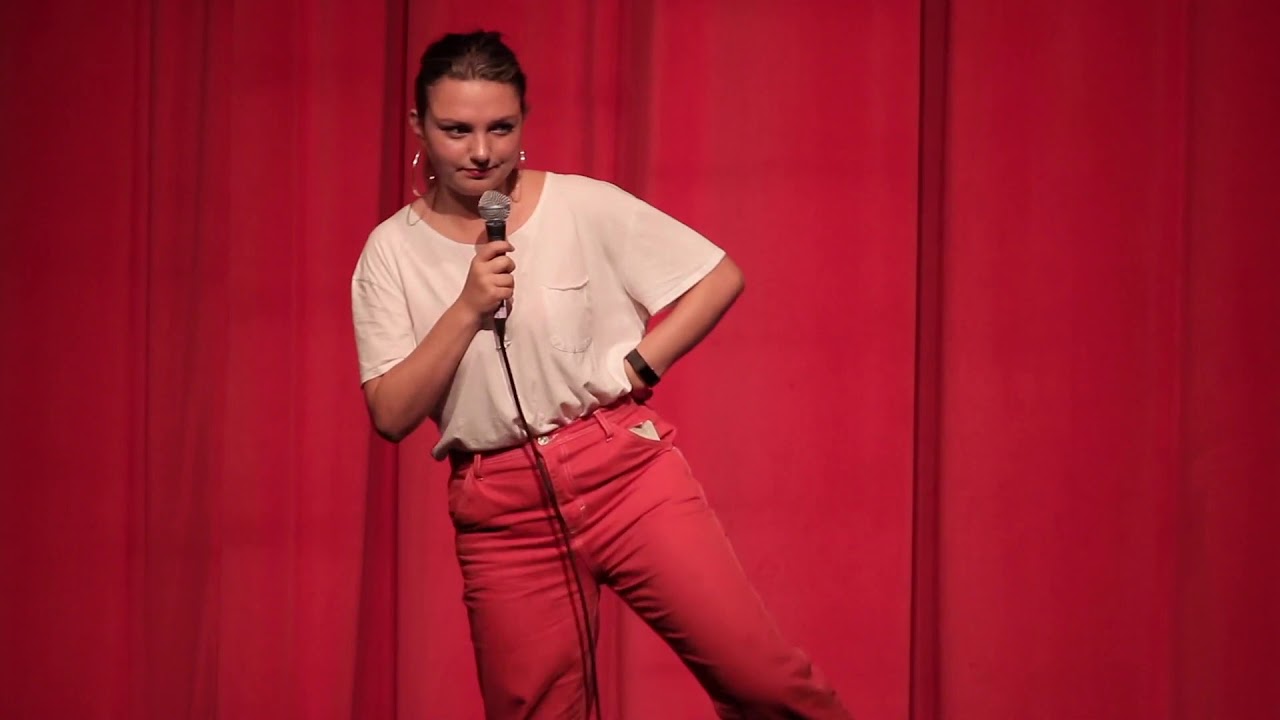 Аня Мальяно на финале студенческой комедийной премии Chortle 2018 года