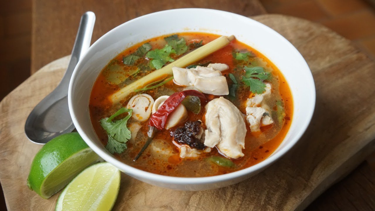 Soupe Thaïe Tom Yam au Poulet – Intense en goût