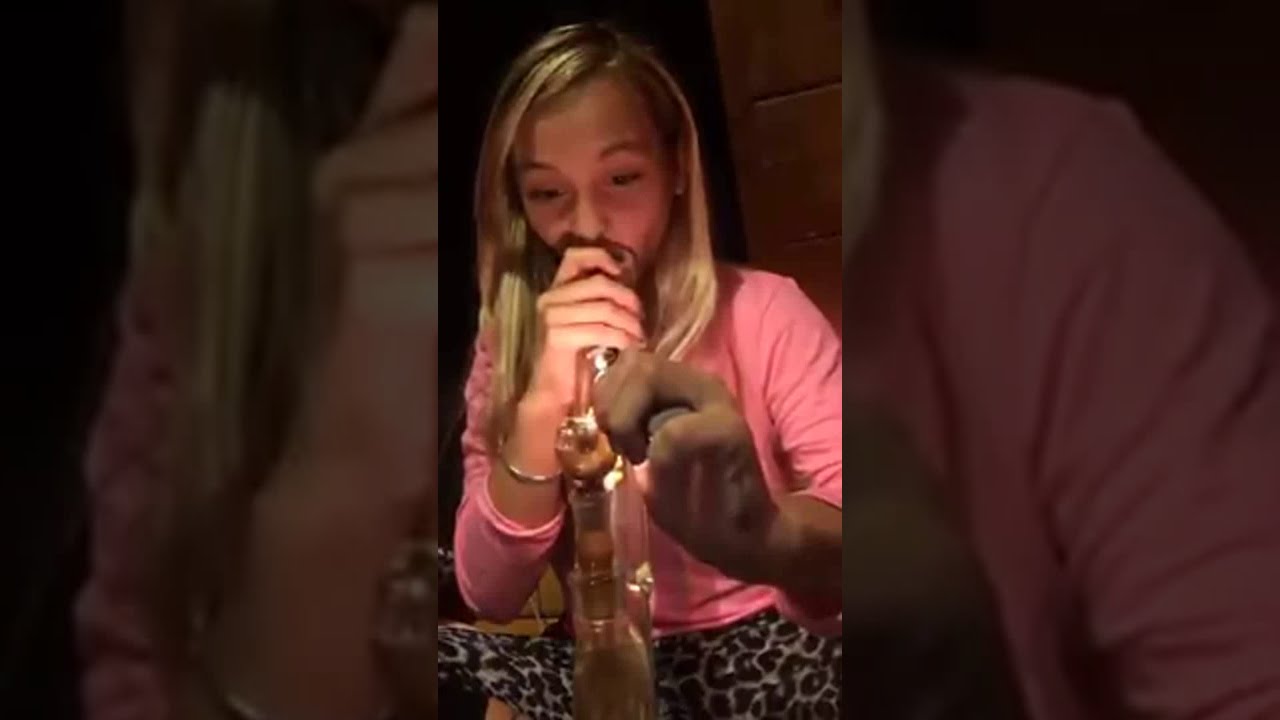 Awesome Bongrips With Amazing Ganja Girl