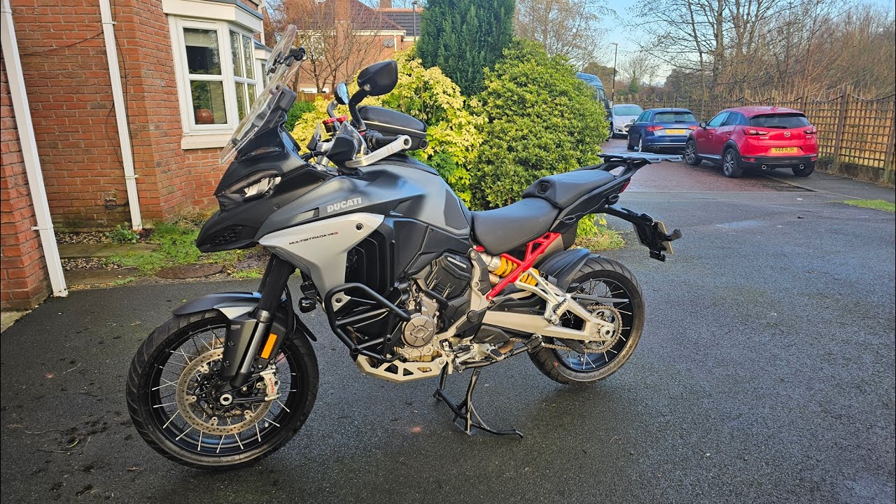 Новый мотоцикл Multistrada V4S (полная комплектация + 180 л.с.)