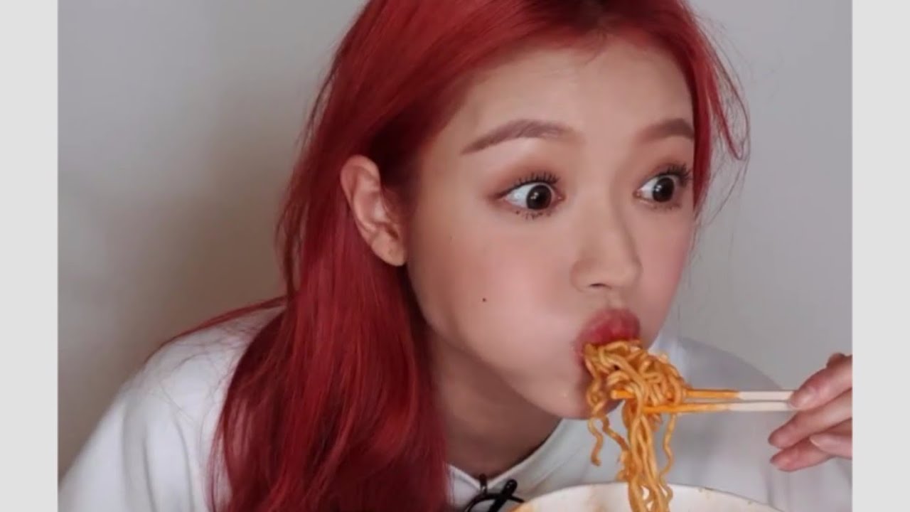 불닭 광고주가 봐야하는 유시아 불닭먹는 영상 [오마이걸]